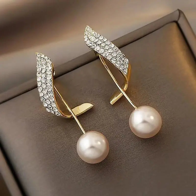 Pearl earrings Joker pendant